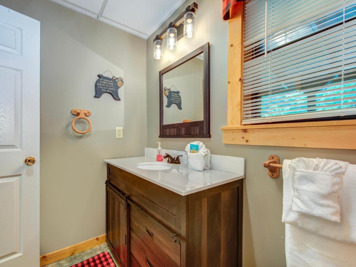 Eagle Creek, 2 Bedrooms, Hot Tub, Porch, Sleeps 6 Gatlinburg Buitenkant foto