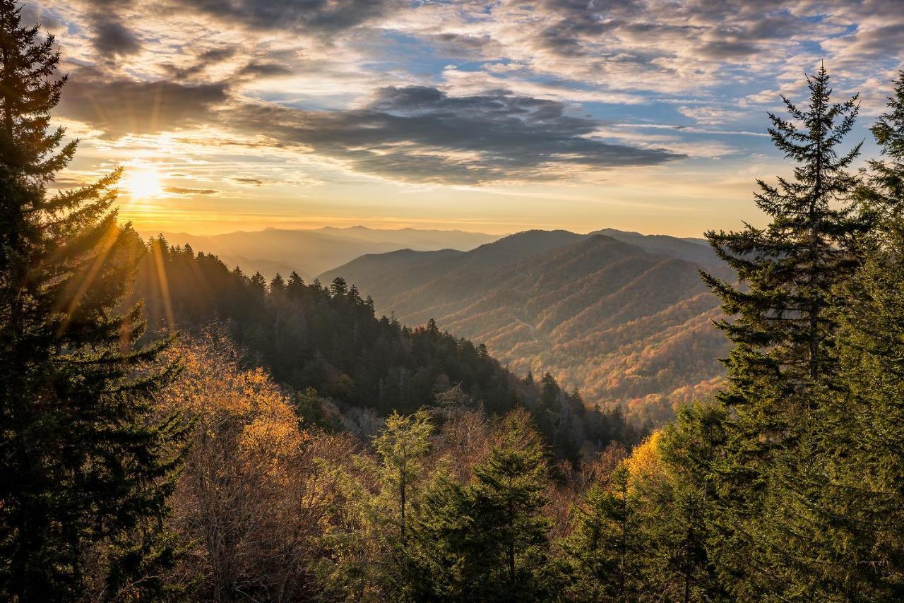 Eagle Creek, 2 Bedrooms, Hot Tub, Porch, Sleeps 6 Gatlinburg Buitenkant foto