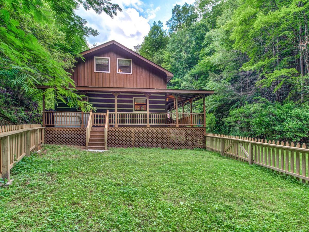 Eagle Creek, 2 Bedrooms, Hot Tub, Porch, Sleeps 6 Gatlinburg Buitenkant foto