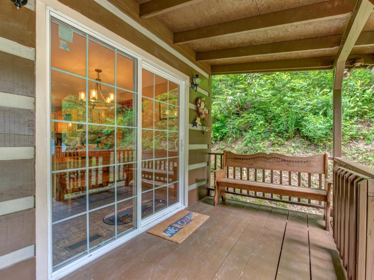 Eagle Creek, 2 Bedrooms, Hot Tub, Porch, Sleeps 6 Gatlinburg Buitenkant foto