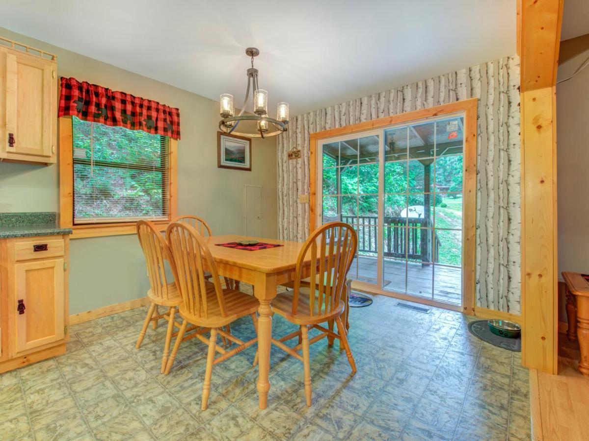 Eagle Creek, 2 Bedrooms, Hot Tub, Porch, Sleeps 6 Gatlinburg Buitenkant foto