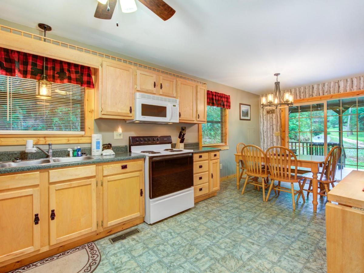 Eagle Creek, 2 Bedrooms, Hot Tub, Porch, Sleeps 6 Gatlinburg Buitenkant foto