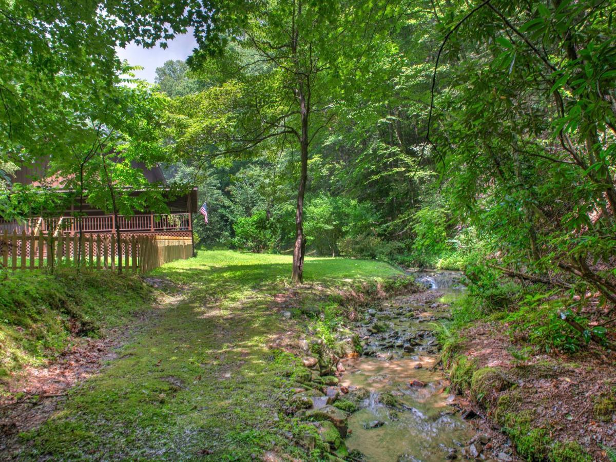 Eagle Creek, 2 Bedrooms, Hot Tub, Porch, Sleeps 6 Gatlinburg Buitenkant foto