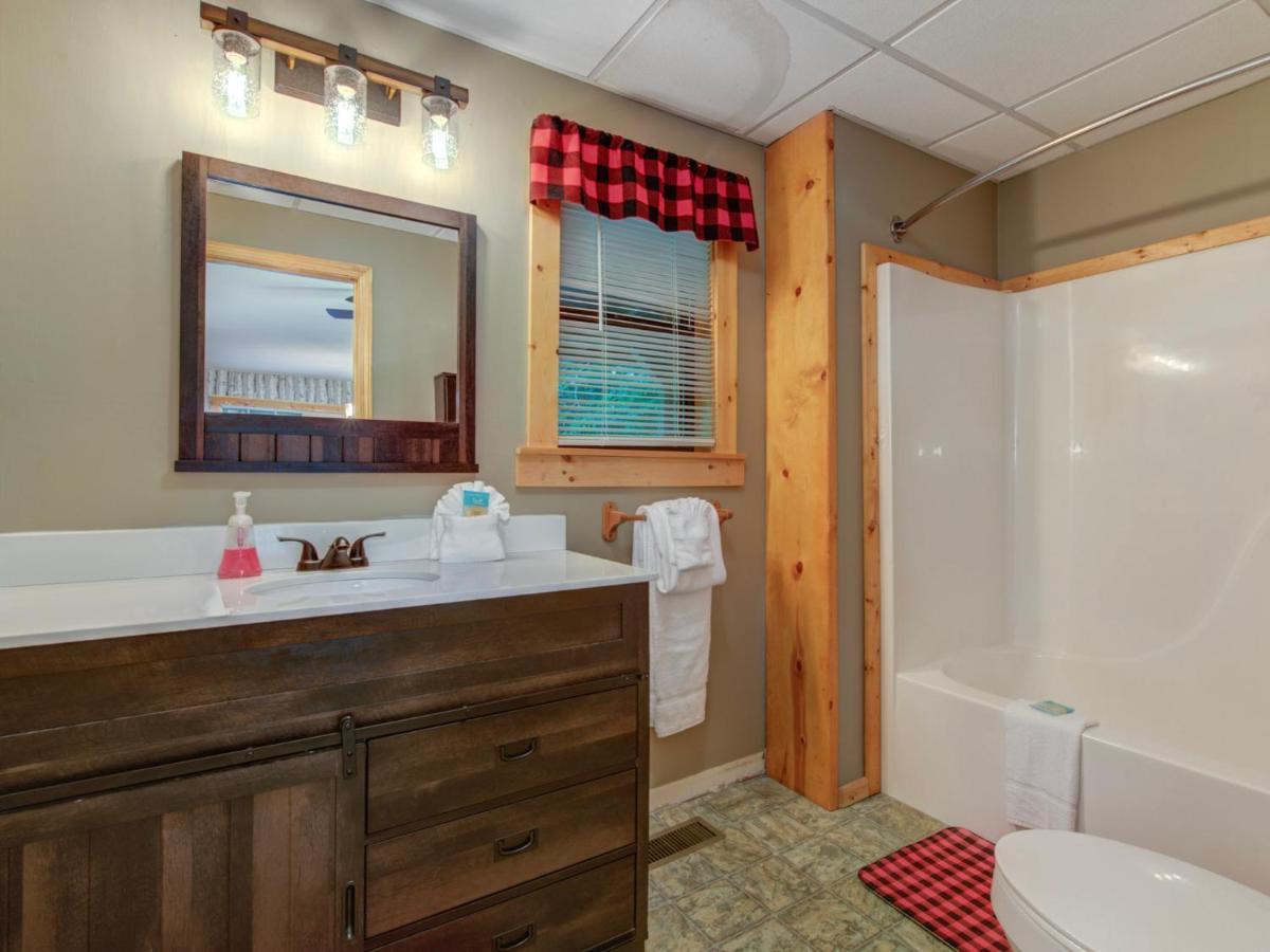 Eagle Creek, 2 Bedrooms, Hot Tub, Porch, Sleeps 6 Gatlinburg Buitenkant foto