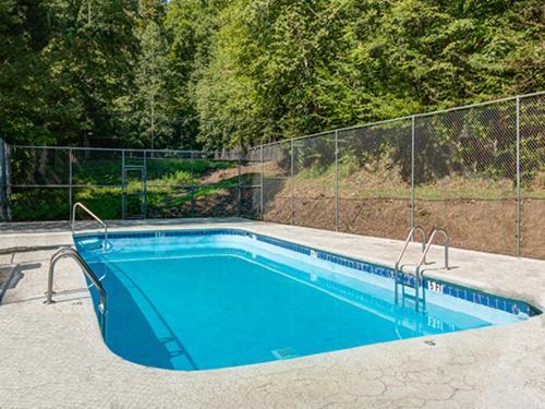 Eagle Creek, 2 Bedrooms, Hot Tub, Porch, Sleeps 6 Gatlinburg Buitenkant foto